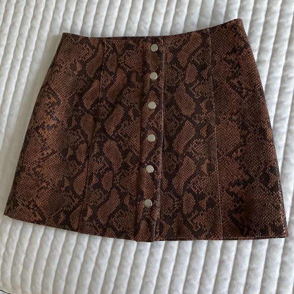 ASTR THE LABEL Come Slither A-Line Mini Snakeskin Faux Leather Front Button - Picture 3 of 9